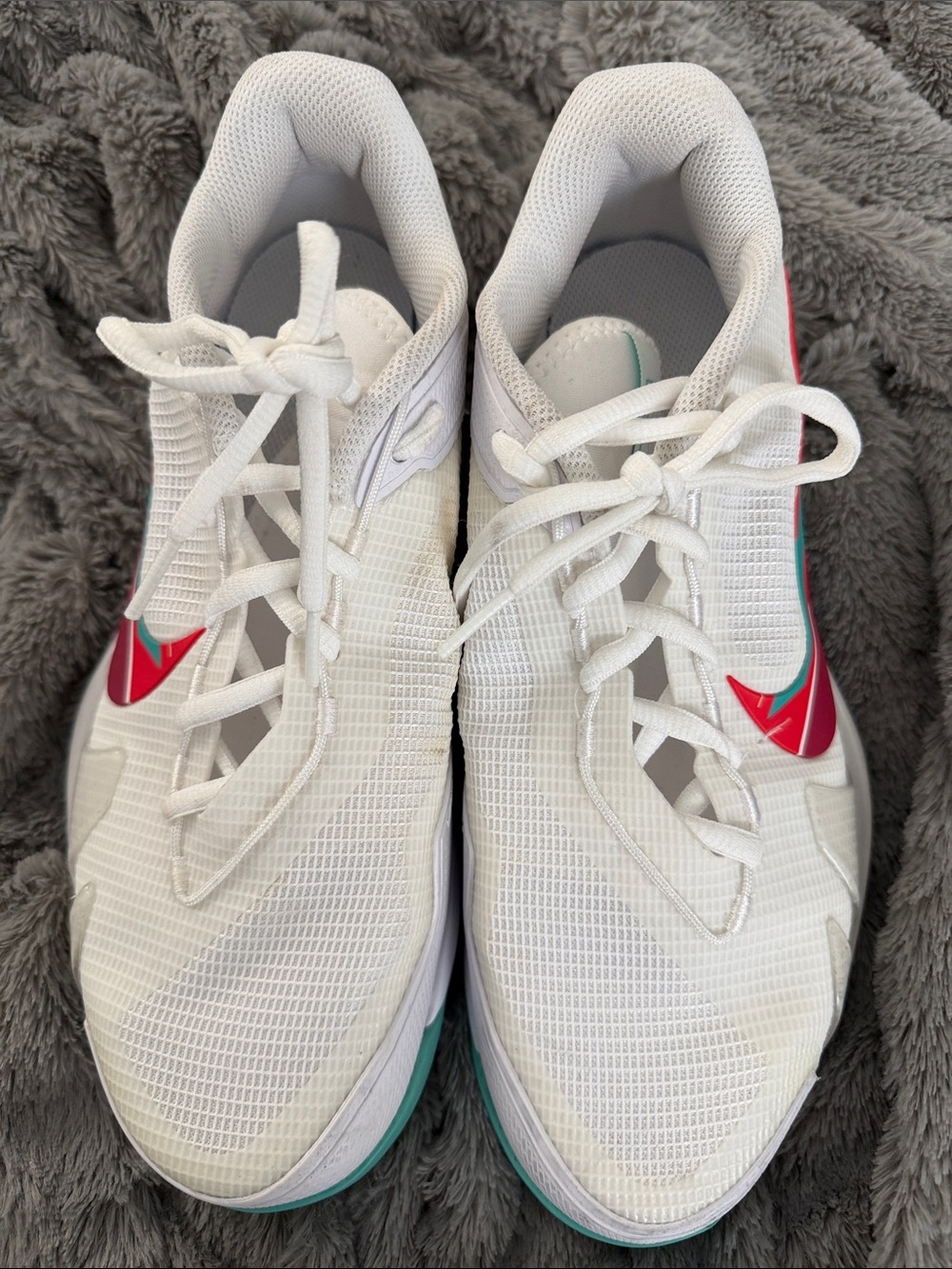 Nike CARLOS ALCARAZ White TENNIS Shoes with Red & Teal Accents 8.5
